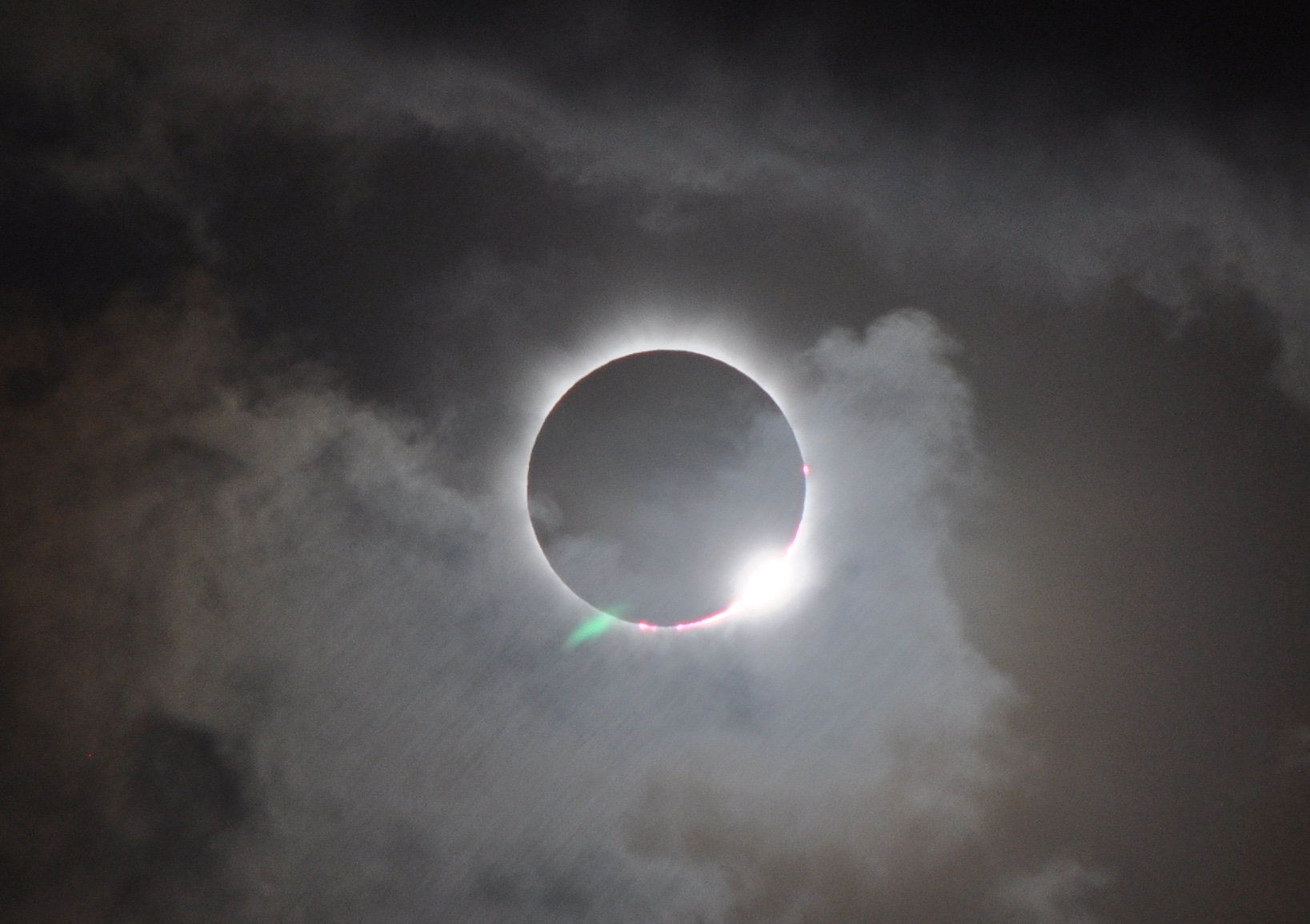 Total solar eclipse viewed from northern Australia on 13 November 2012. Courtesy of Romeo Durscher.